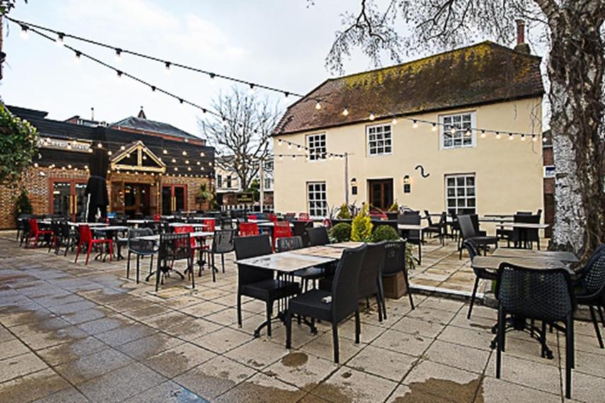 The Hatchet Inn Wetherspoon Newbury  Zewnętrze zdjęcie